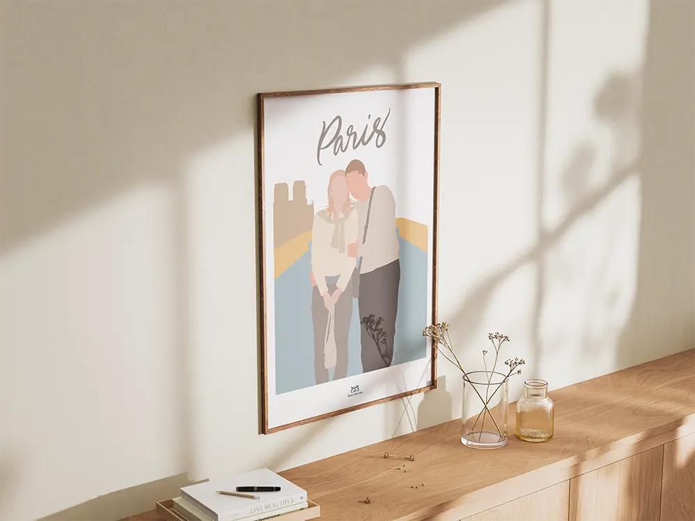 Affiche encadrée représentant un portrait illustré d’un couple à Paris, fond illustré, accrochée au-dessus d'une console en bois, Yblou Création.